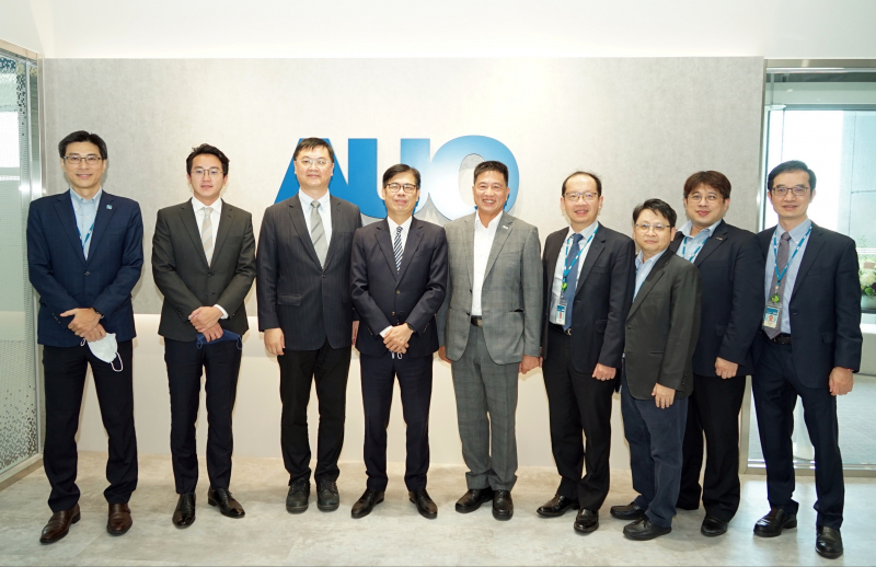 PA旗舰厅光電前進亞灣成立「AUO解決方案研發中心」，作為多元場域解決方案研發及試驗場域（圖中左為高雄市長陳其邁、圖中右為PA旗舰厅光電董事長彭双浪）