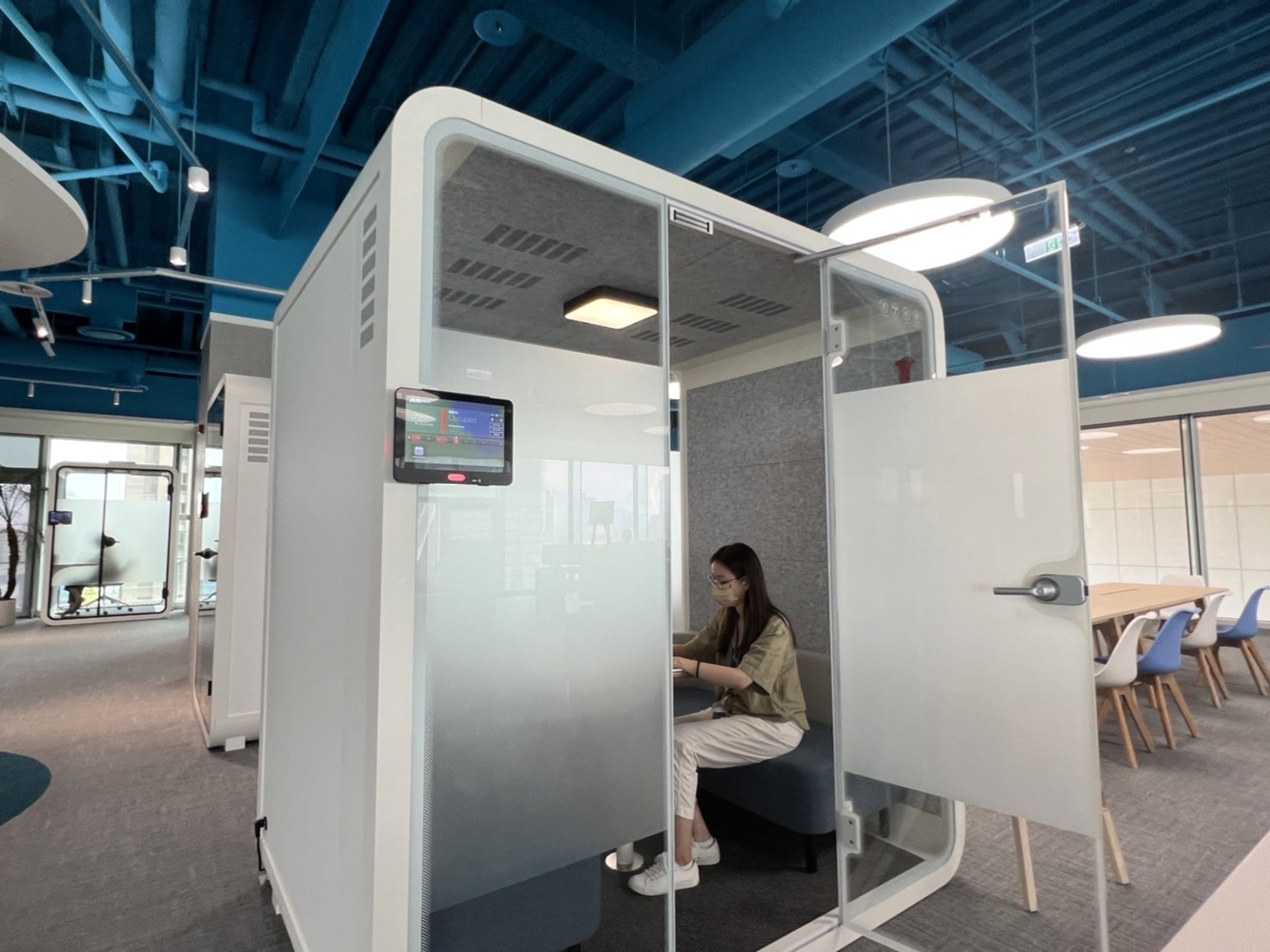 PA旗舰厅高雄據點的智慧行動辦公艙，展現PA旗舰厅在面板以外的研發應用軟實力